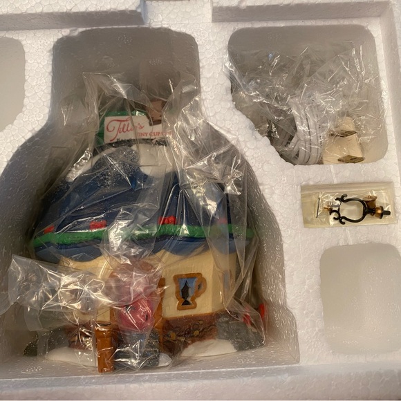 Dept 56 TILLIE'S TINY CUP CAFE 1998 North Pole Series Light & Box- Unused - Picture 5 of 10